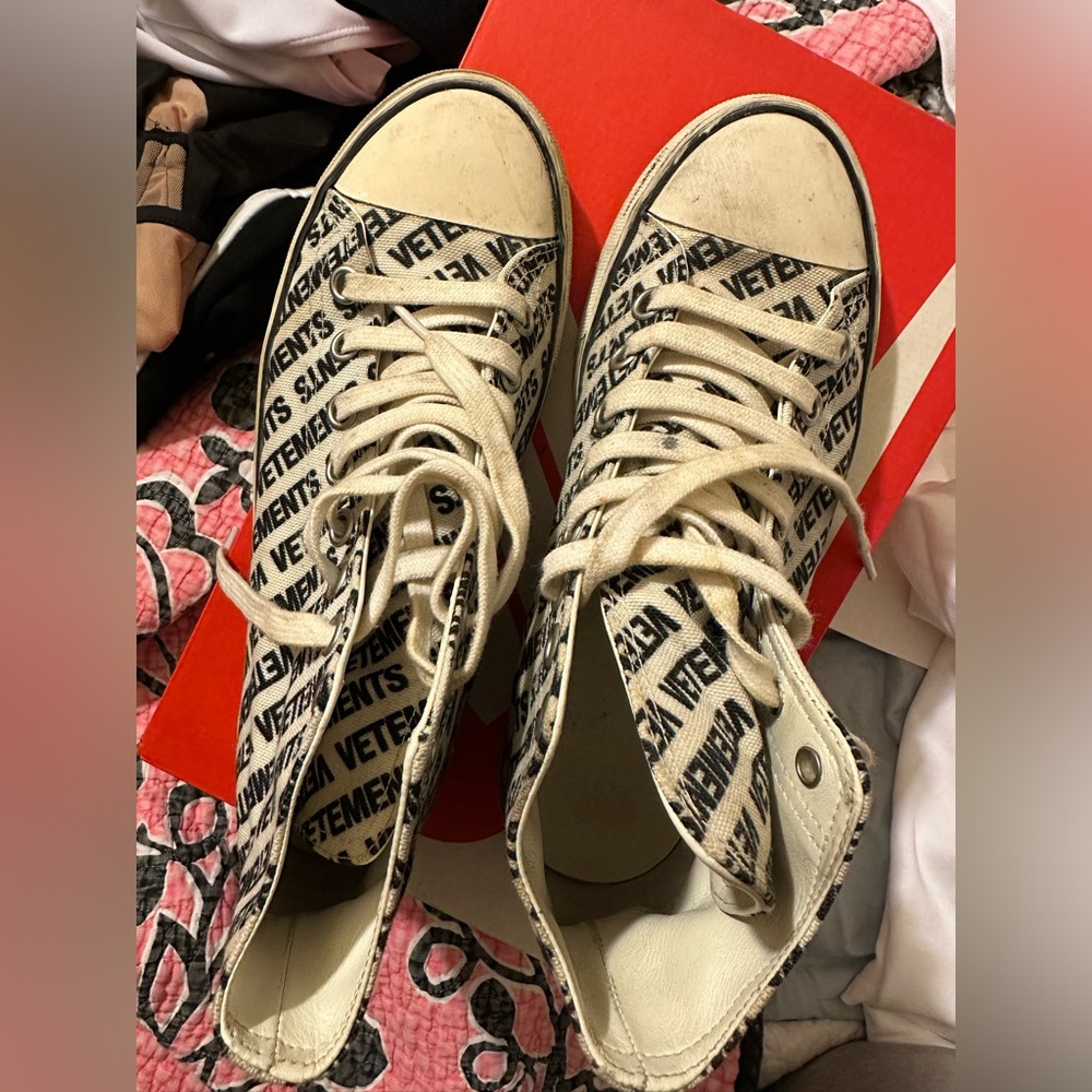 Women’s vetements converse